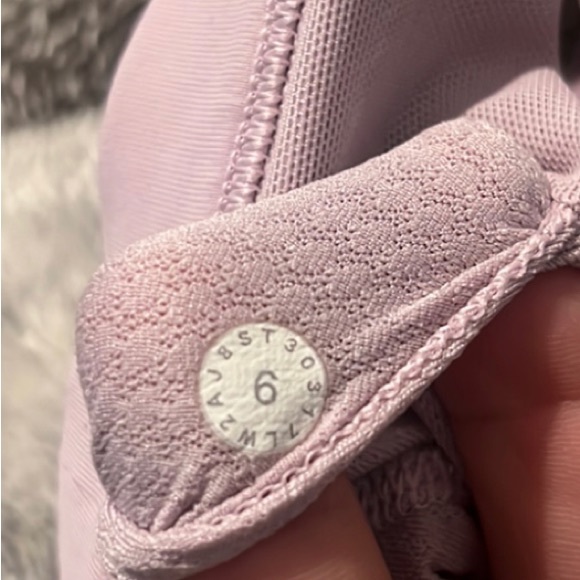 EUC Lululemon Sports Bra - Picture 5 of 5